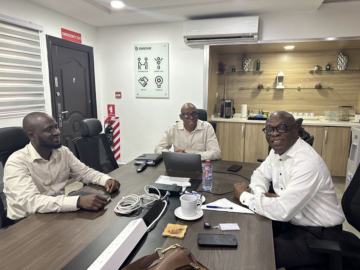 Mr. Salifu leading team discussion